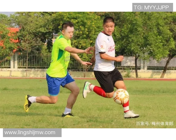 篮球巨星与足球明星的首次相遇引发的跨界友谊与运动激情的故事